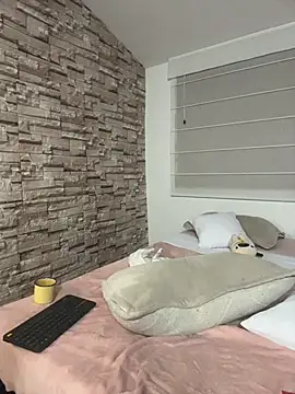 Lucyjoi stripchat live cam model
