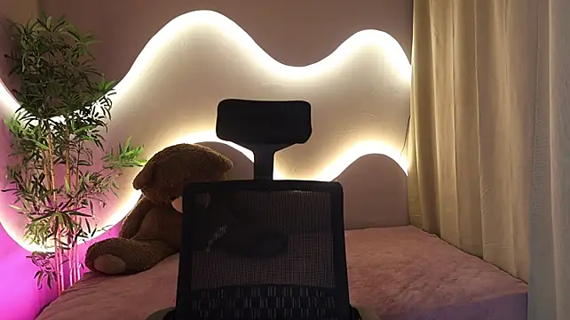 Emma_Lirys stripchat live cam model