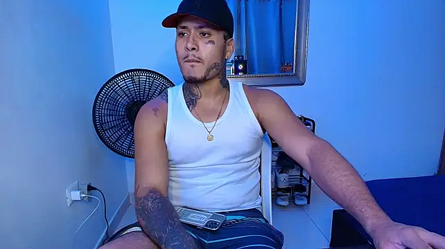 crow_black00 stripchat live cam model