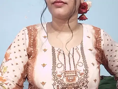 Adhiti_1 stripchat live cam model