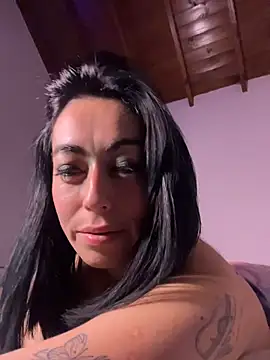 BrattyYanii stripchat live cam model