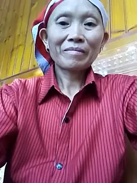 Nguyen_Emaa stripchat live cam model