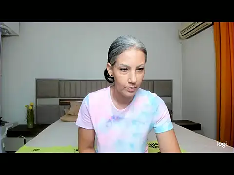 LexxxyDiamond stripchat live cam model