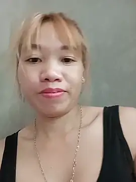 Yina311 stripchat live cam model
