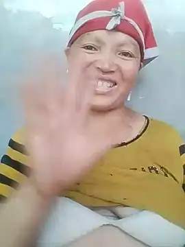 thu-cuc- stripchat live cam model