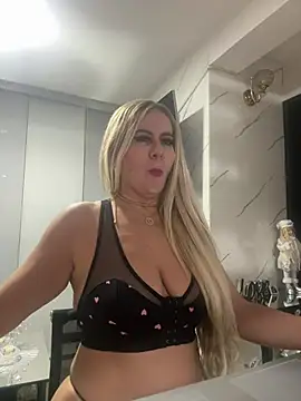 LARIANA_RIVERA23 stripchat live cam model