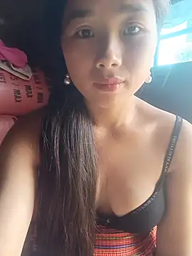 HeresThuy22 stripchat live cam model