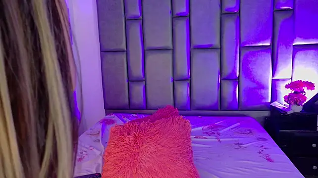 KattaleyaRousse stripchat live cam model