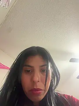 vuelvas2003 stripchat live cam model