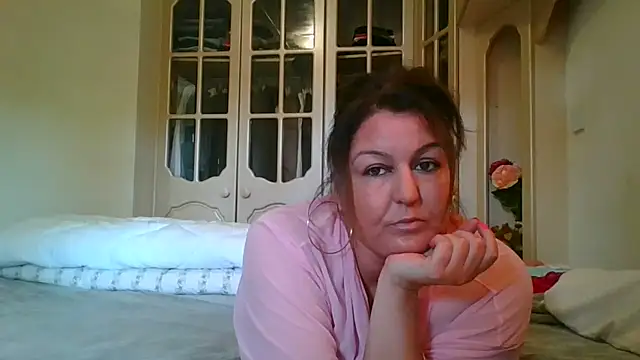 Sandra0011 stripchat live cam model