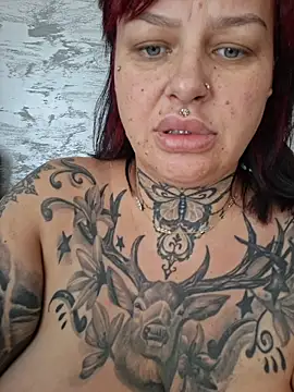 CandyCurvess stripchat live cam model