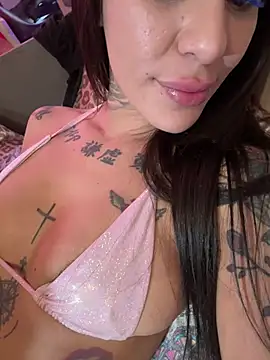 VellaLuxx stripchat live cam model