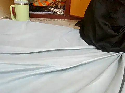 Hornysmoker20 stripchat live cam model