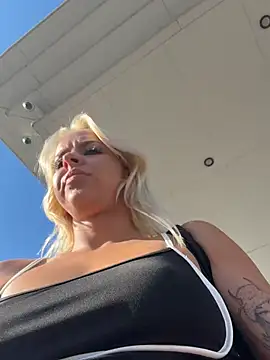 LikaCat stripchat live cam model