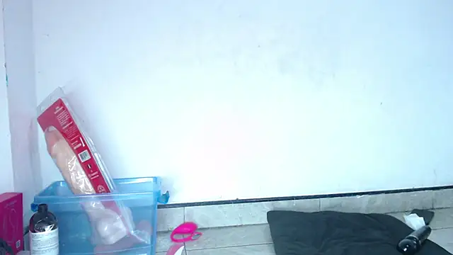 avaleri_cherry stripchat live cam model