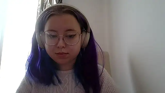 MaddieTeen stripchat live cam model