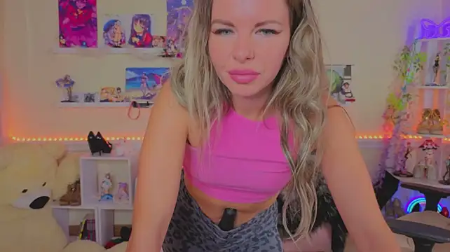 Real_Tini stripchat live cam model