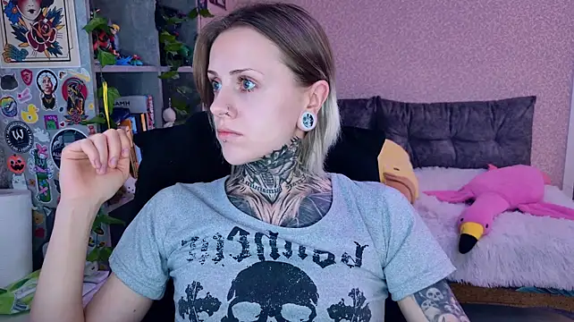 NaniMoore stripchat live cam model