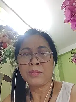 Hangem111 stripchat live cam model