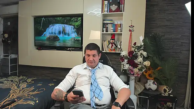 SpartacusDaddy48 stripchat live cam model