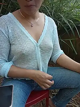 Ama-ra stripchat live cam model