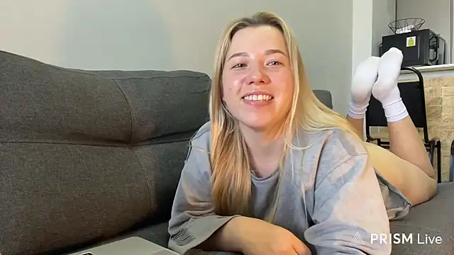alyrasun stripchat live cam model