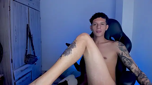 tylerrnova stripchat live cam model