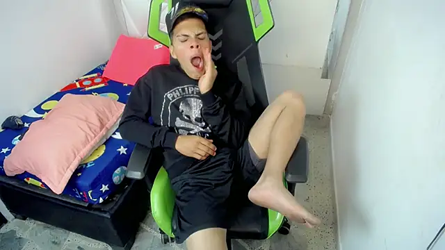 RyanFlirty stripchat live cam model