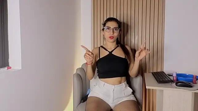 Nina-Blake stripchat live cam model