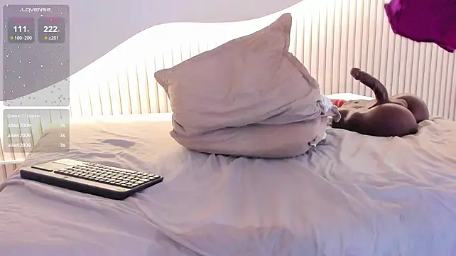 Luna_Tylor stripchat live cam model