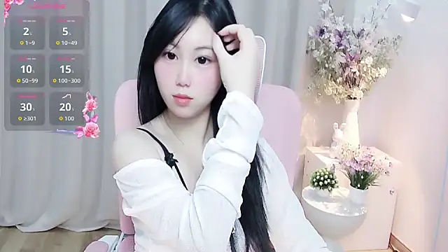 shynana stripchat live cam model