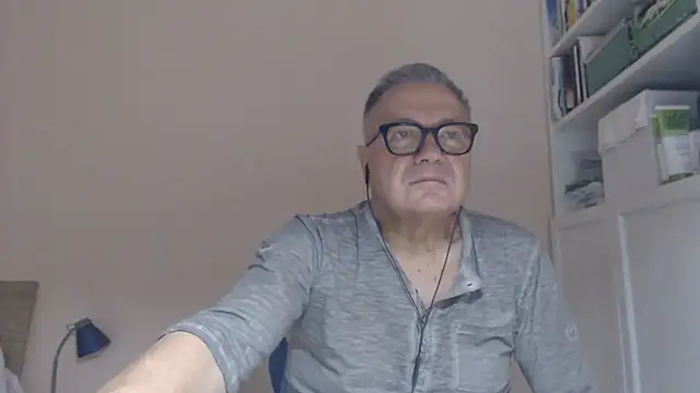 YOU6me stripchat live cam model