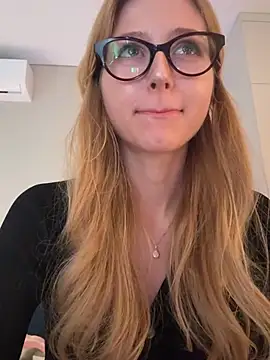 LunaRase stripchat live cam model