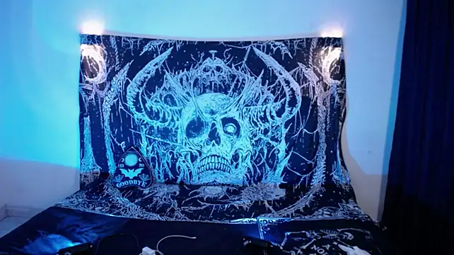 mikaskullcs stripchat live cam model