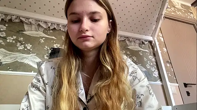 HeIen_cute stripchat live cam model