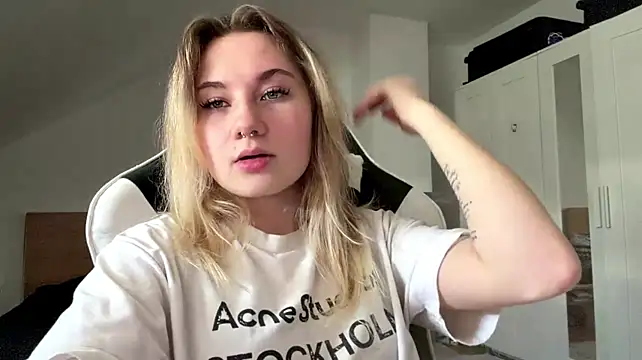 tutsicutie stripchat live cam model