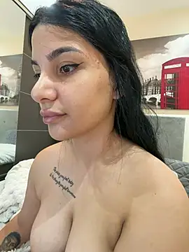Samira30 stripchat live cam model