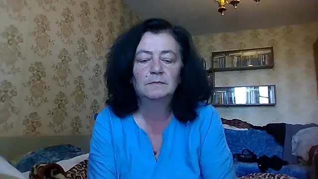 GypsiQueen2 stripchat live cam model