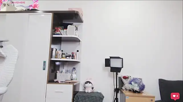 SuziiLove stripchat live cam model
