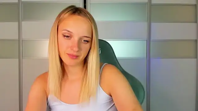 RouseReed stripchat live cam model