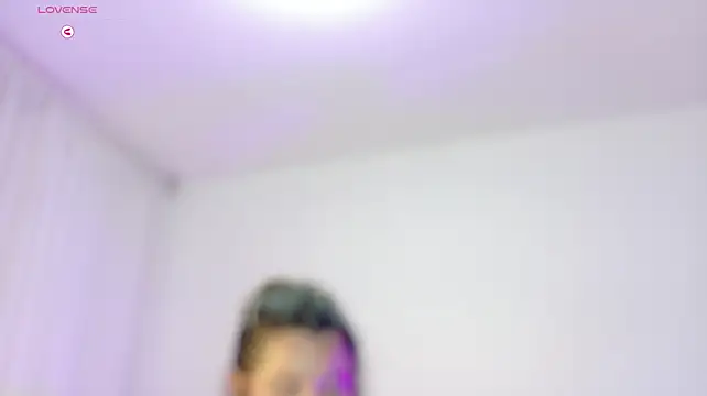 KylieVennet stripchat live cam model