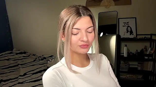 MysticHeart stripchat live cam model