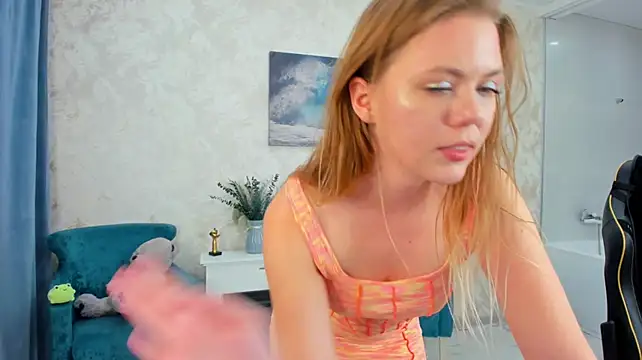 Strawberrye stripchat live cam model