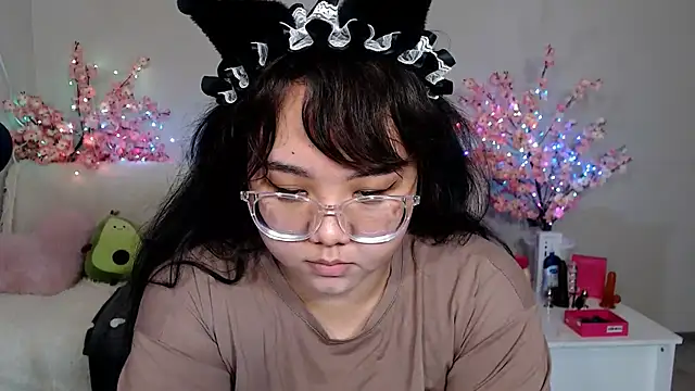 Moertomlly stripchat live cam model