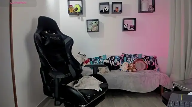 Biancastrongg stripchat live cam model