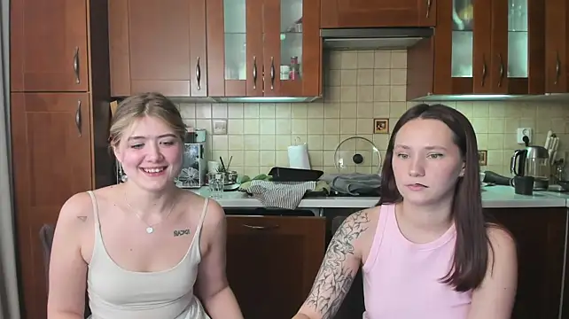 HotCaramellsTV stripchat live cam model