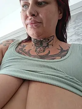 CandyCurvess stripchat live cam model