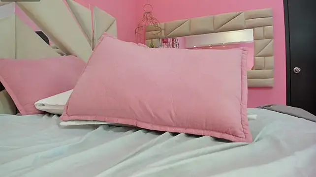 rousse_millers stripchat live cam model