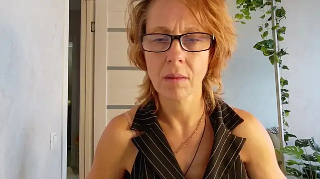 LioraWeiss stripchat live cam model