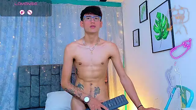 NicolasTorrez stripchat live cam model